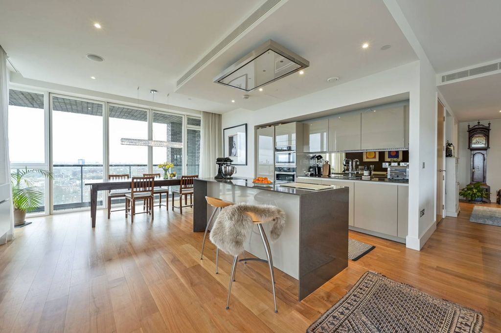 Property photo 1 of 30