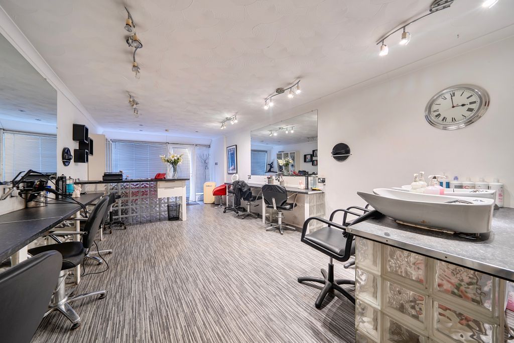 Property photo 3 of 21