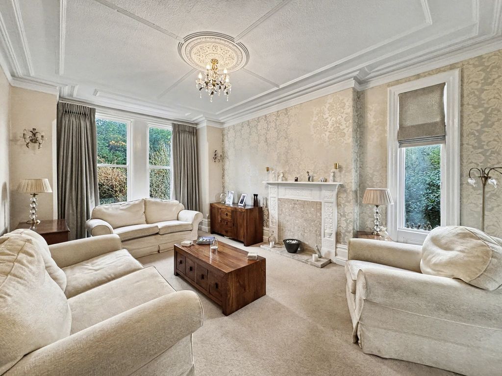 Property photo 3 of 42