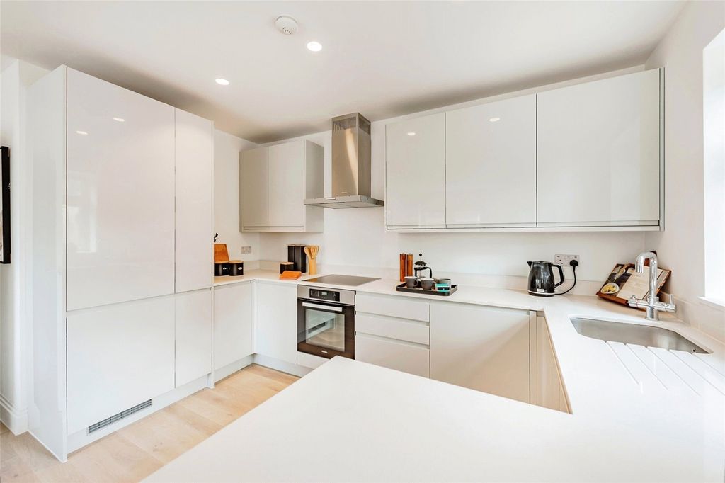 Additional image 12 of 2 bed flat for saleEast Grinstead, West Sussex RH19