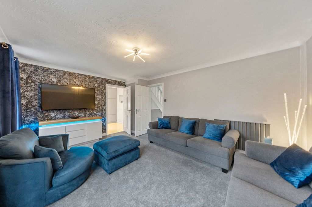 Property photo 3 of 31