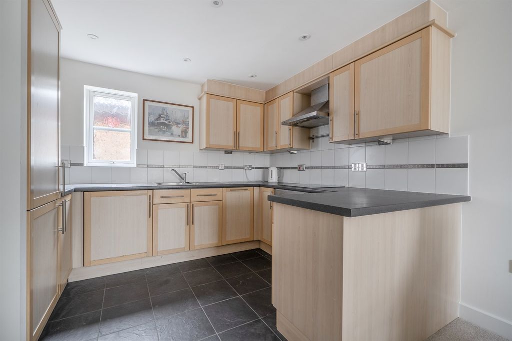 Property photo 2 of 10 Kitchen