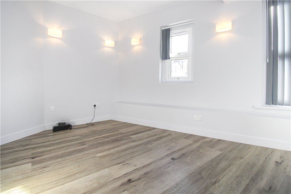 Property photo 3 of 5 Studio