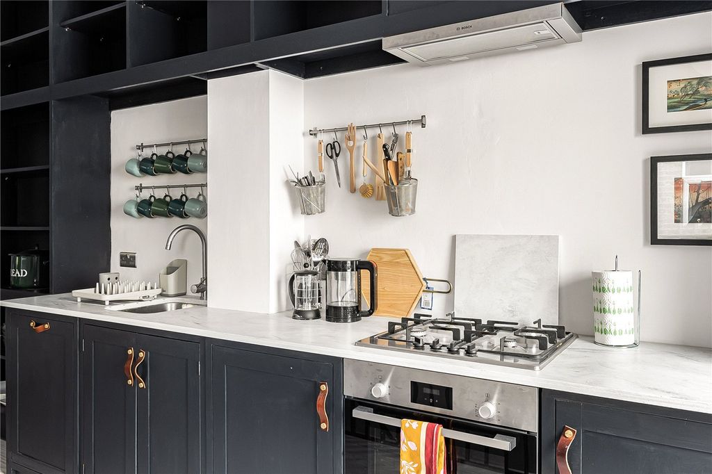 Property photo 3 of 23 Kitchen