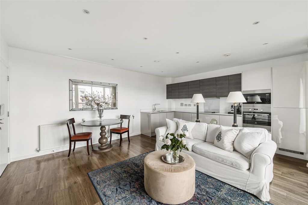 Property photo 3 of 15 27 Trevillon Mansions-10.Jpg