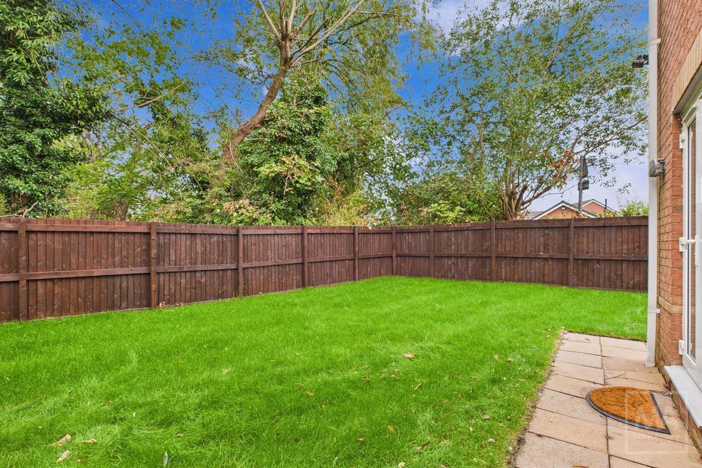 Property photo 2 of 15 Garden