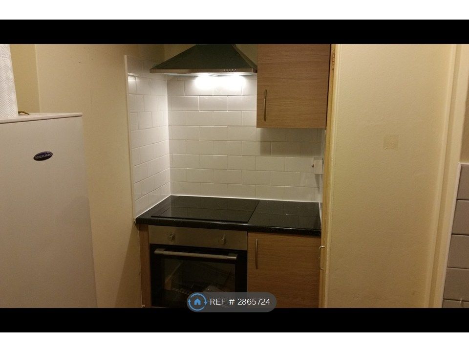 Property photo 3 of 9 Kitchen