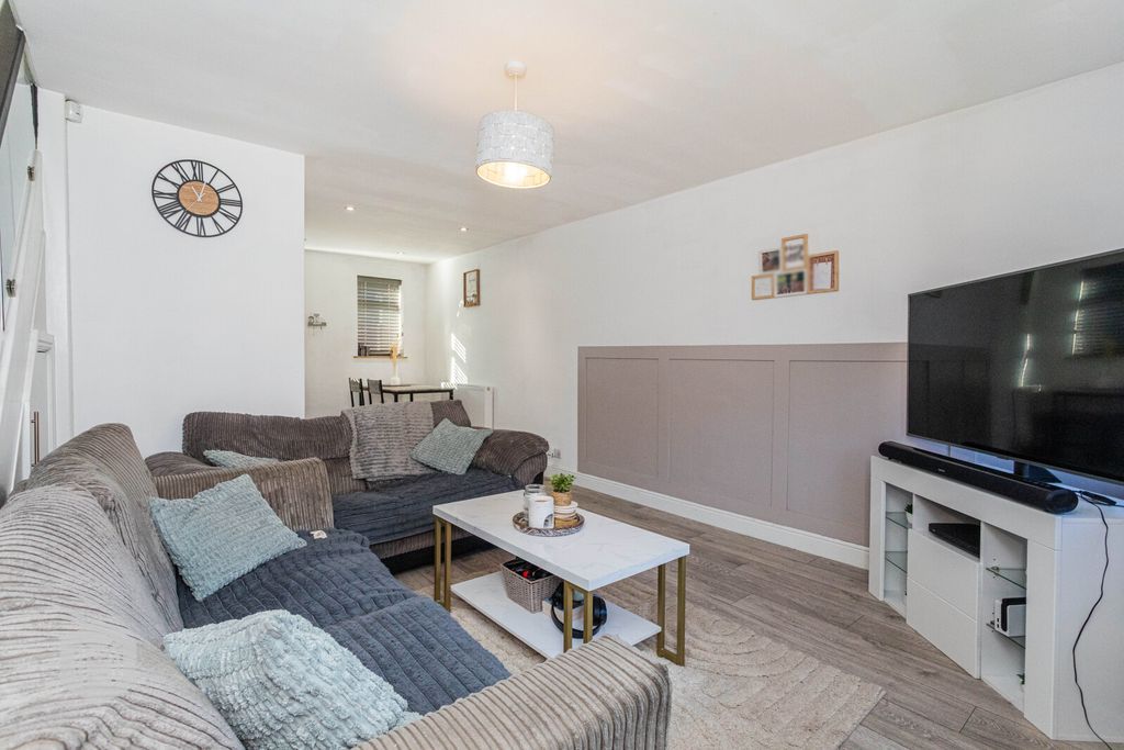 Property photo 2 of 19 Picture No. 18