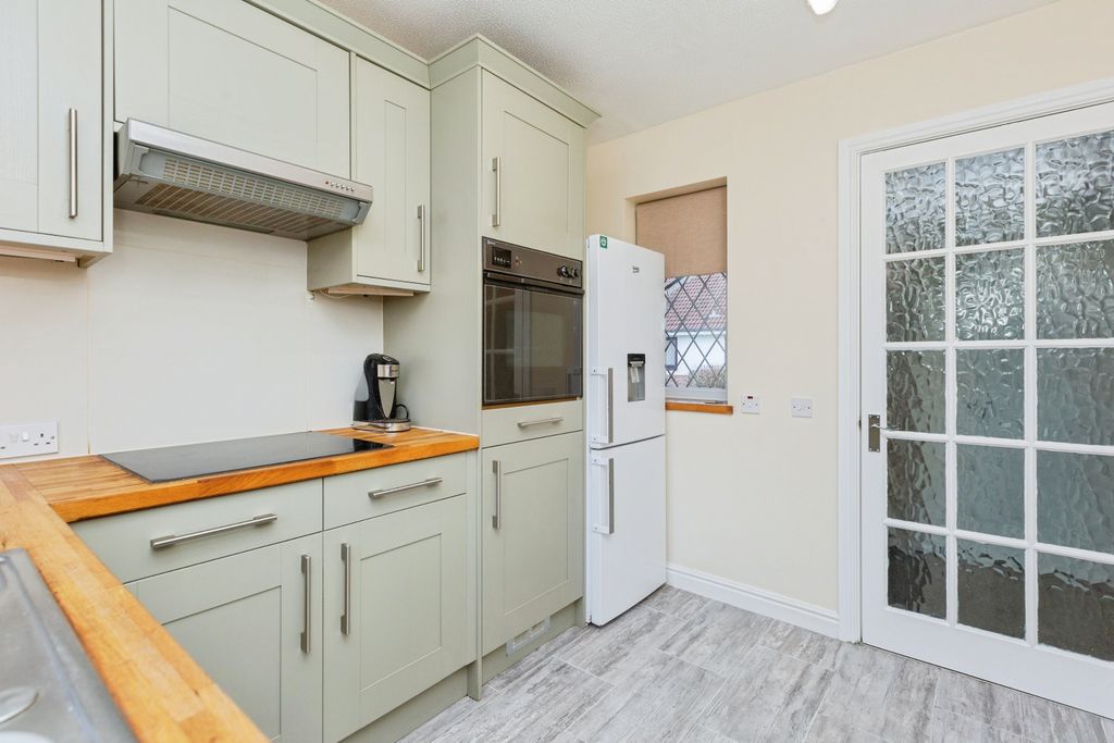 Property photo 3 of 15 Kitchen/Breakfast