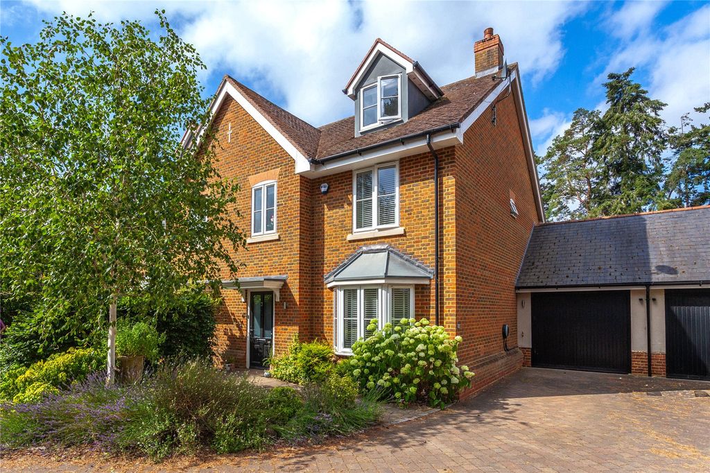 Property photo 1 of 17 Approach