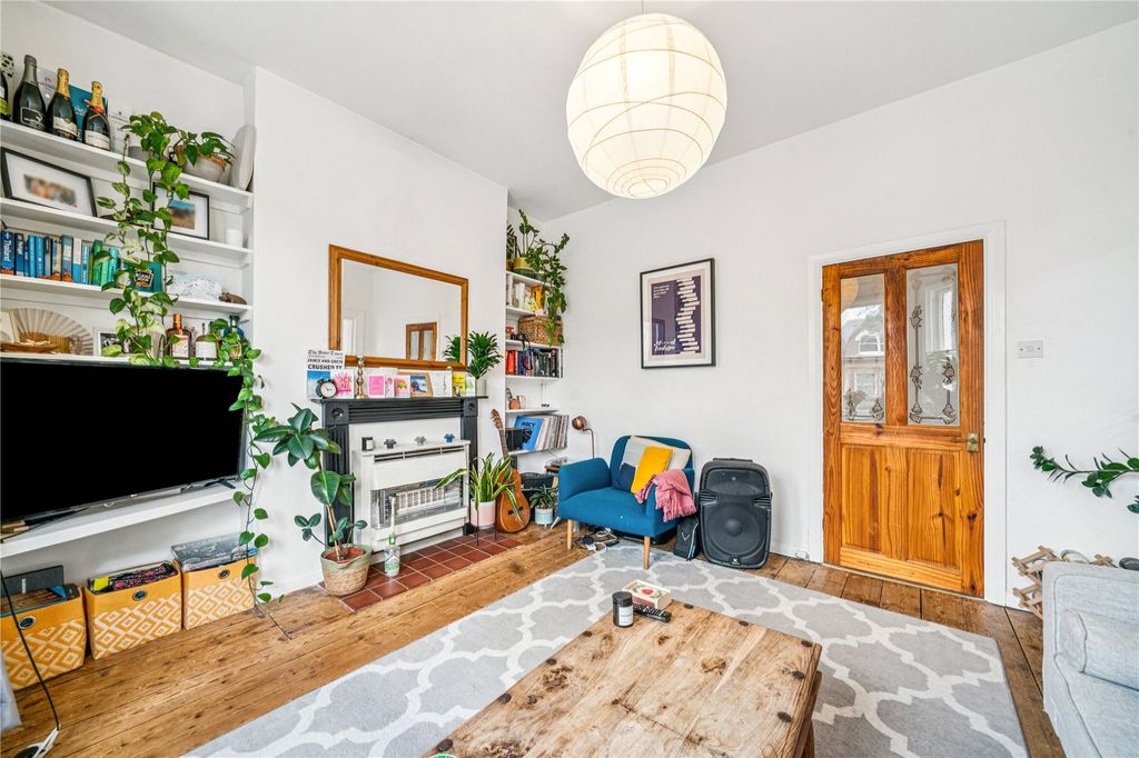 Property photo 3 of 8 Picture No. 11