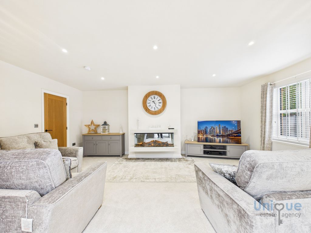 Property photo 2 of 27