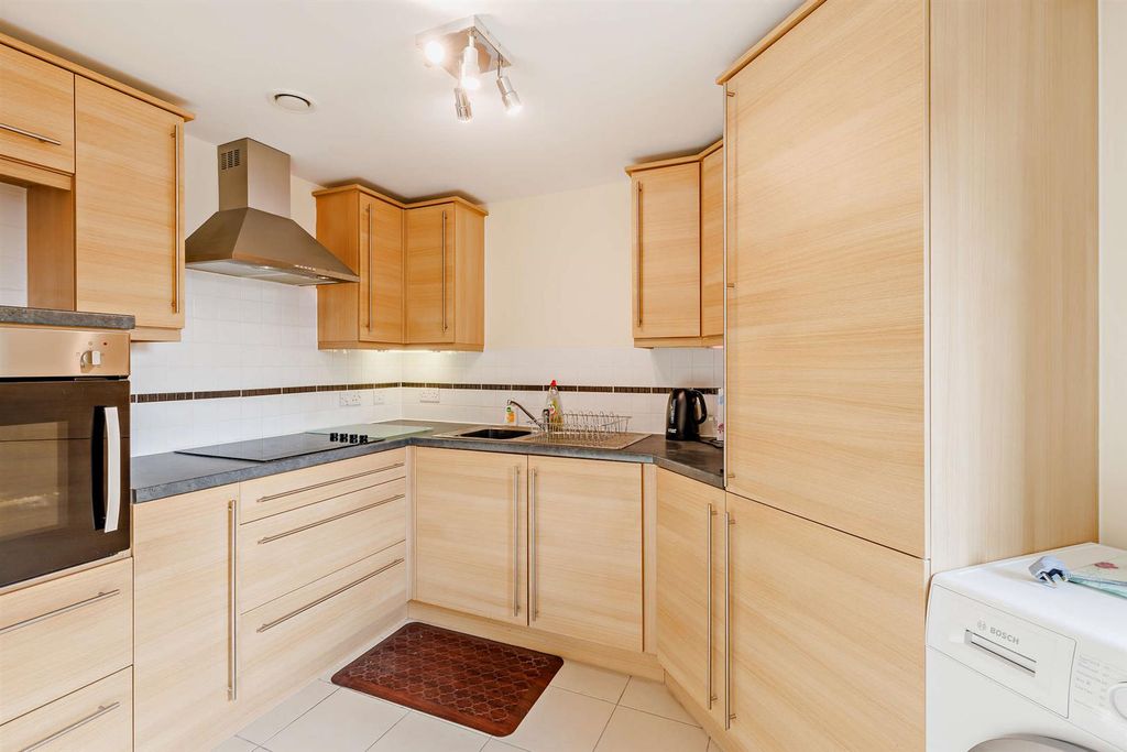 Property photo 2 of 31 8574477-Interior05-800.Jpg