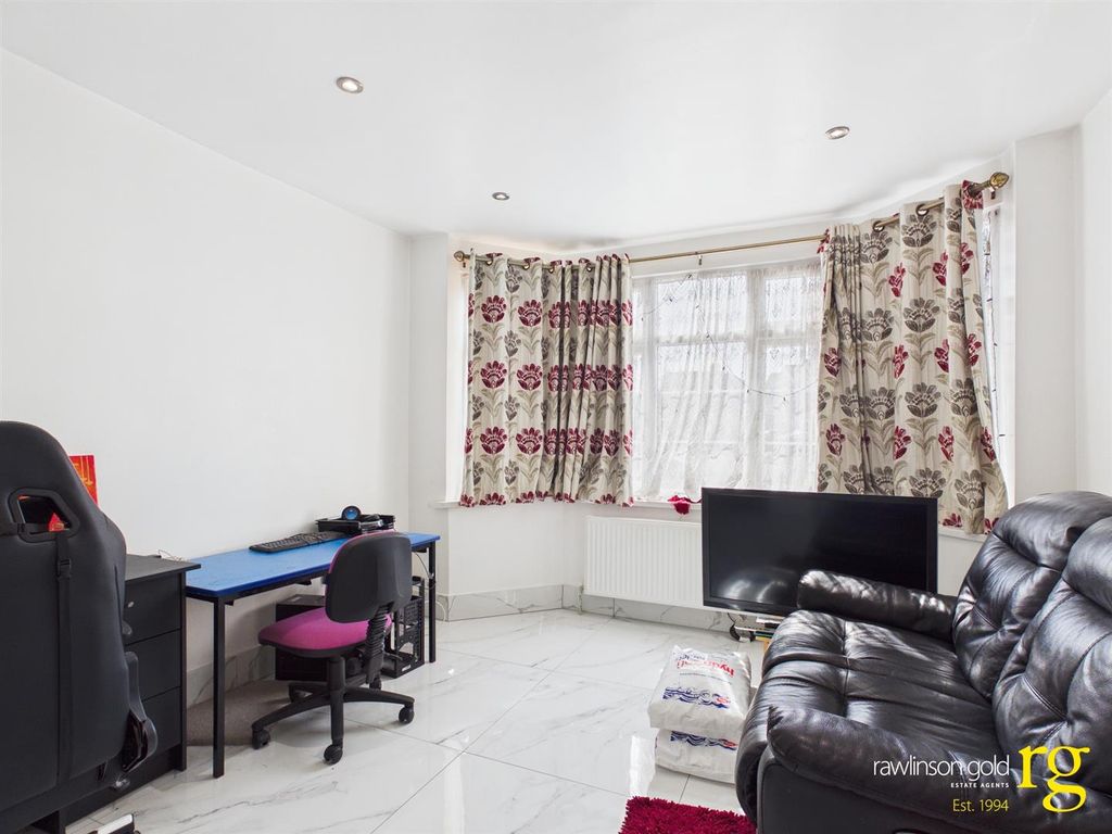 Property photo 3 of 35 Cam02900G0-Pr0336-Still002.Jpg