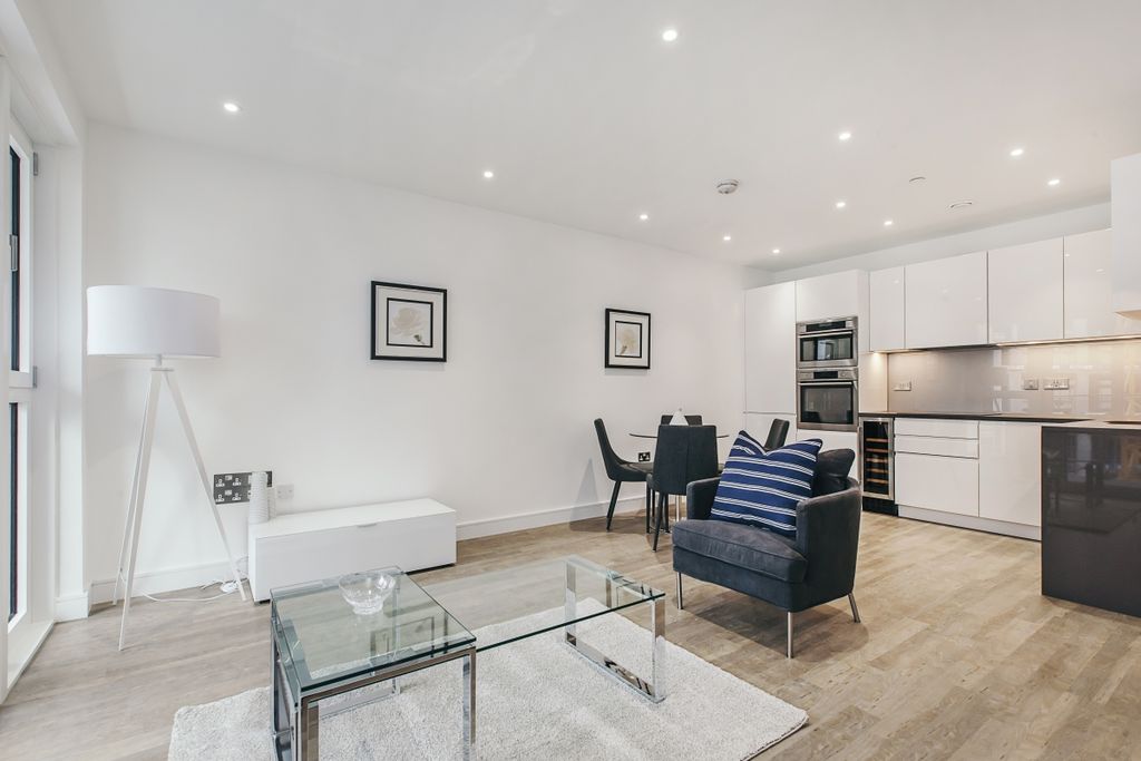 Property photo 1 of 16 Nine Elms Point