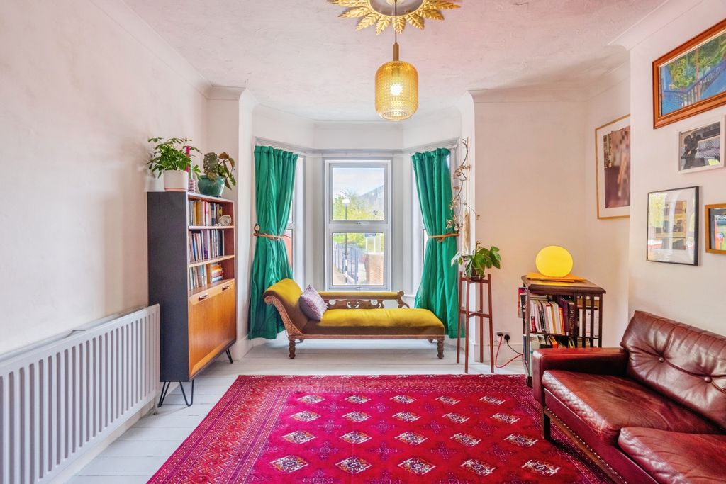 Property photo 3 of 19