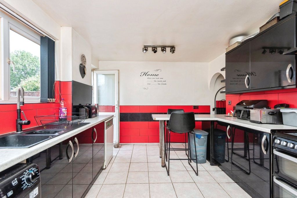 Property photo 2 of 17 Photo