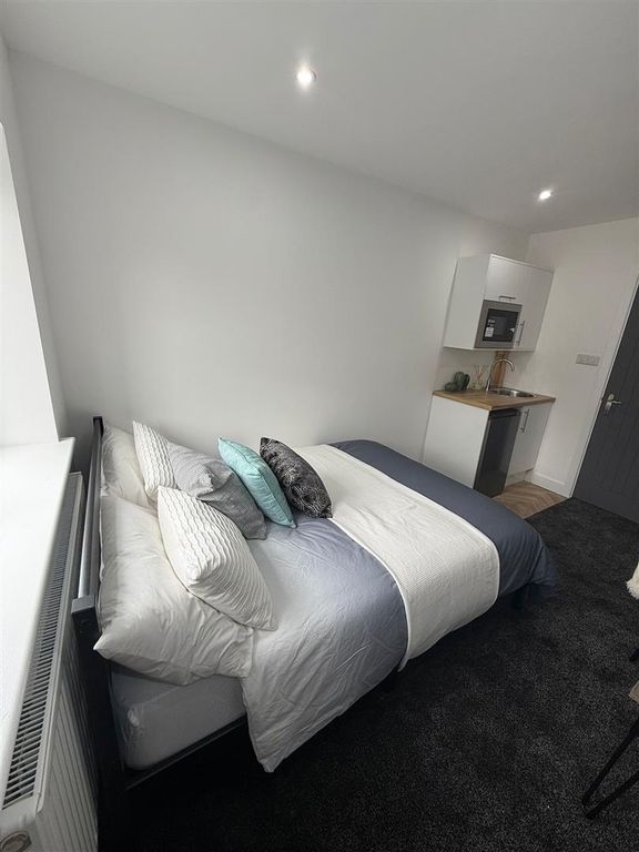 Property photo 2 of 10 Bedroom 3 - Image 2.Jpeg