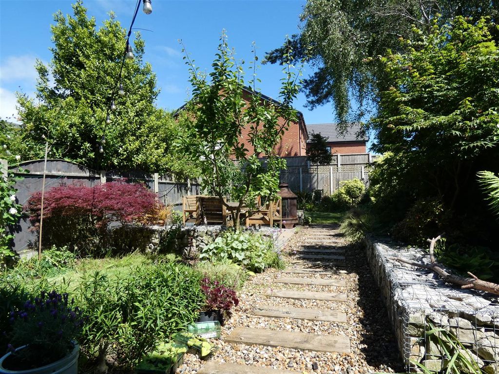 Property photo 2 of 22