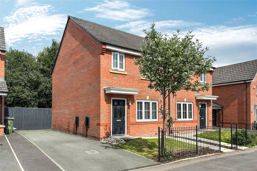 Property photo 1 of 18 External