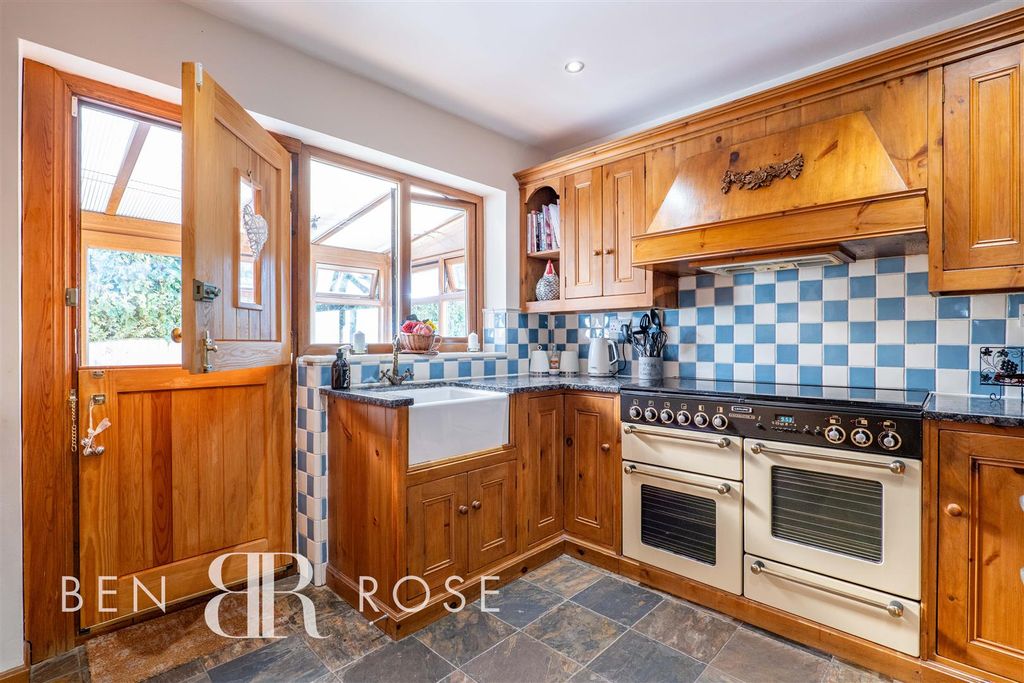 Property photo 3 of 34 Kitchen