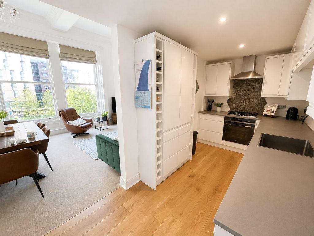 Property photo 3 of 11 Kitchen