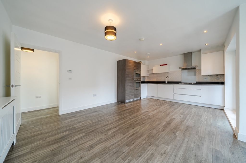 Property photo 2 of 16 -69B92896Ed67d-l-...