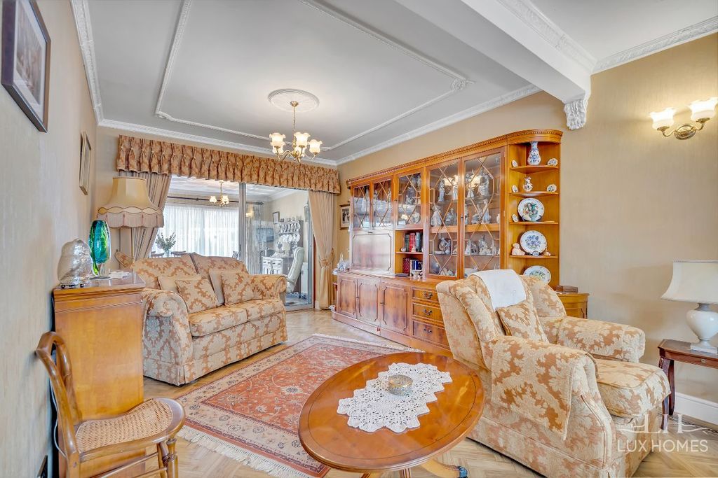 Property photo 3 of 18