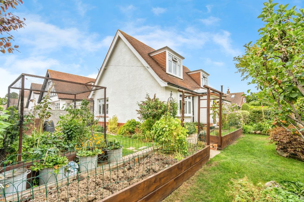 Property photo 3 of 27