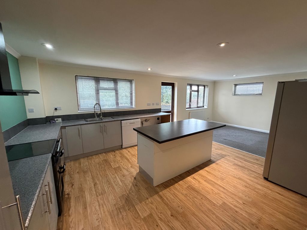Property photo 3 of 16 Image