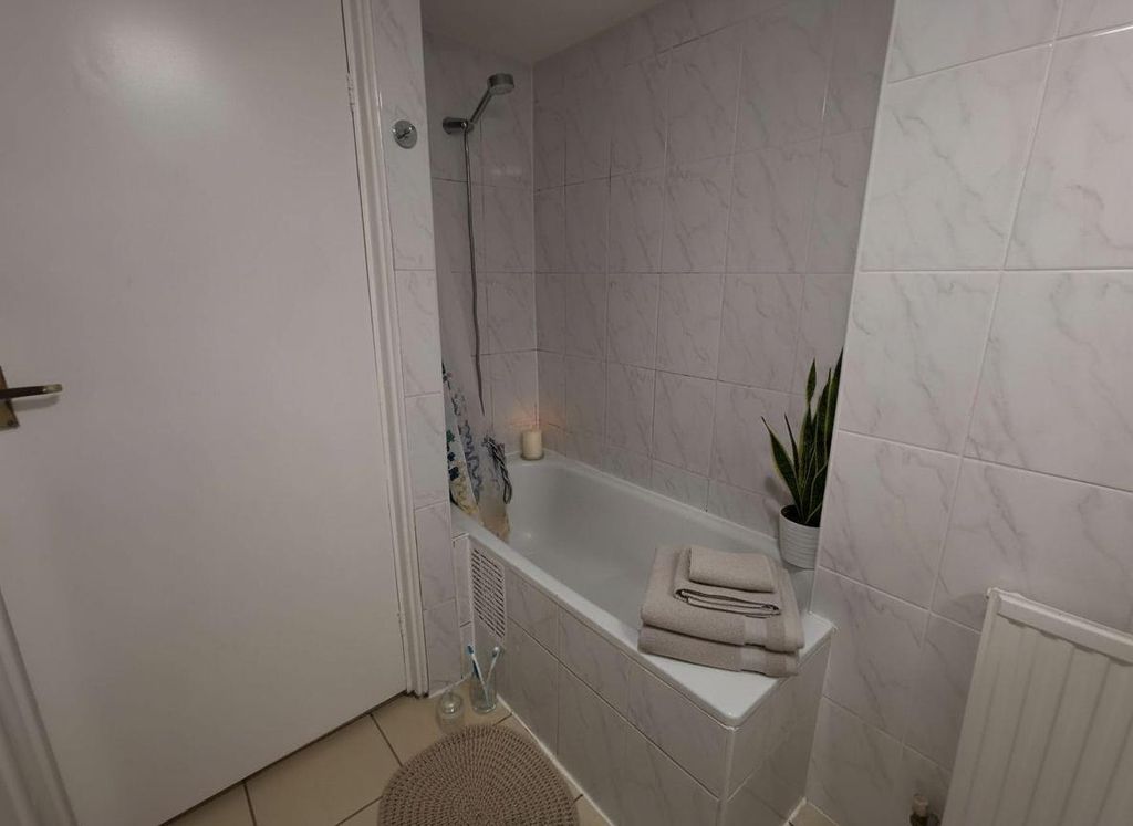 Property photo 2 of 7 Enhanced_Bathroom.Jpg