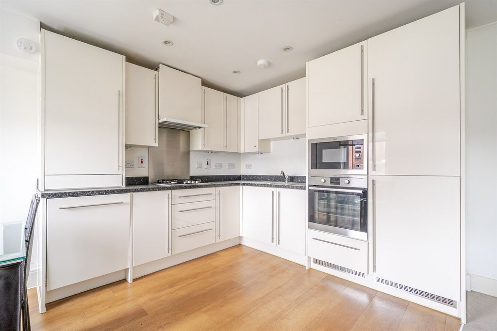 Property photo 2 of 9 Kitchen