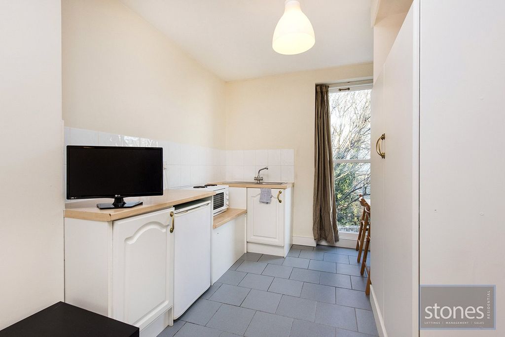 Property photo 1 of 9 Kitchen