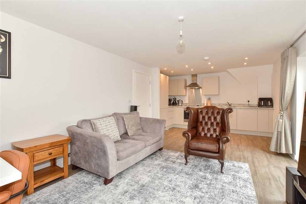 Property photo 1 of 8 Lounge/Kitchen
