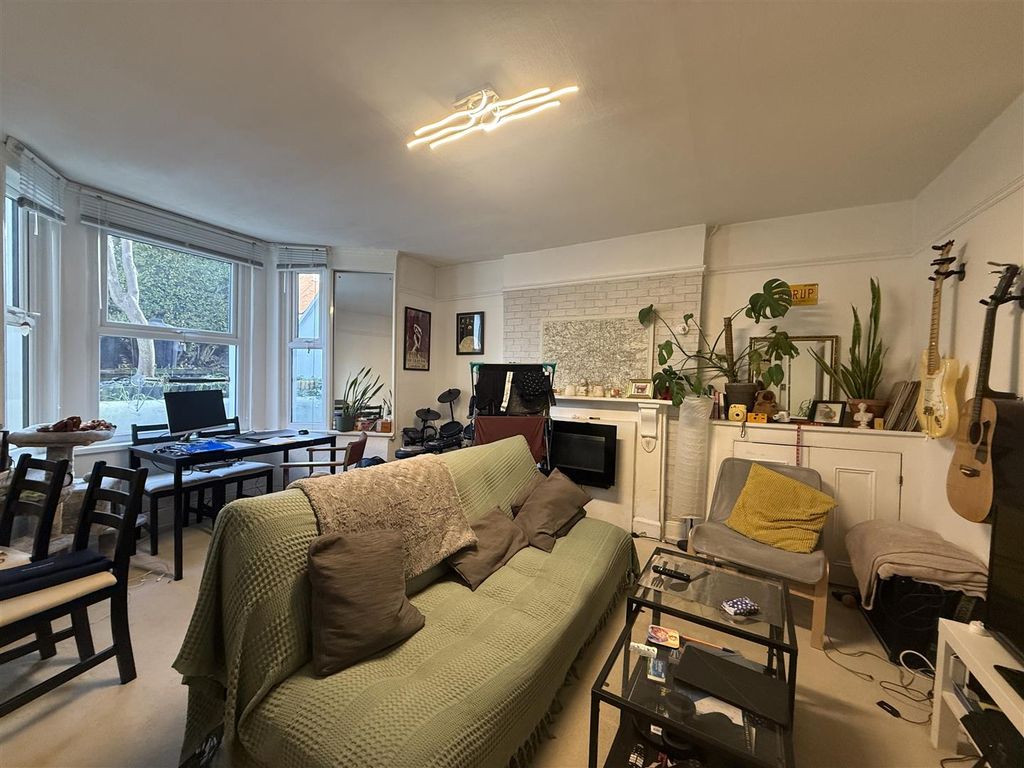 Property photo 1 of 7 Lounge.Jpg