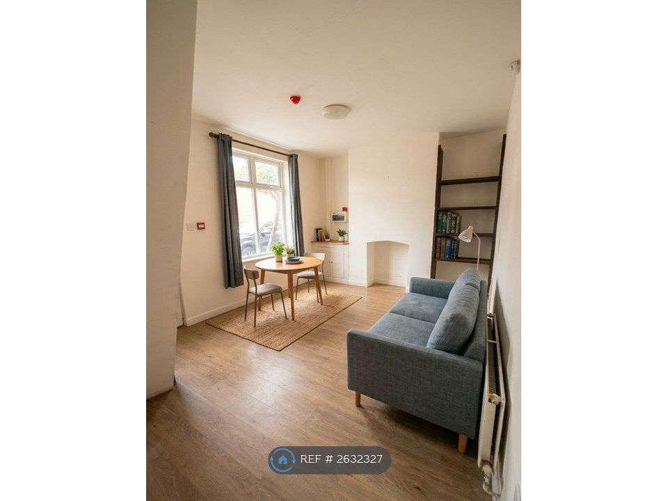 Property photo 3 of 6