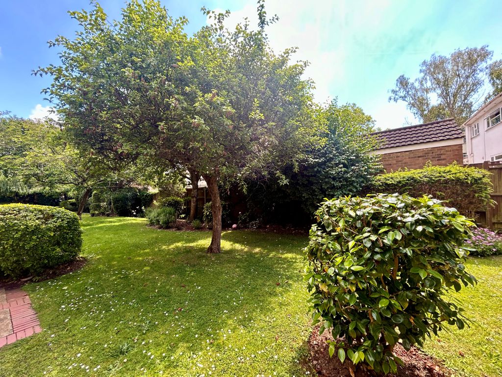 Property photo 2 of 14 Communal Garden 2