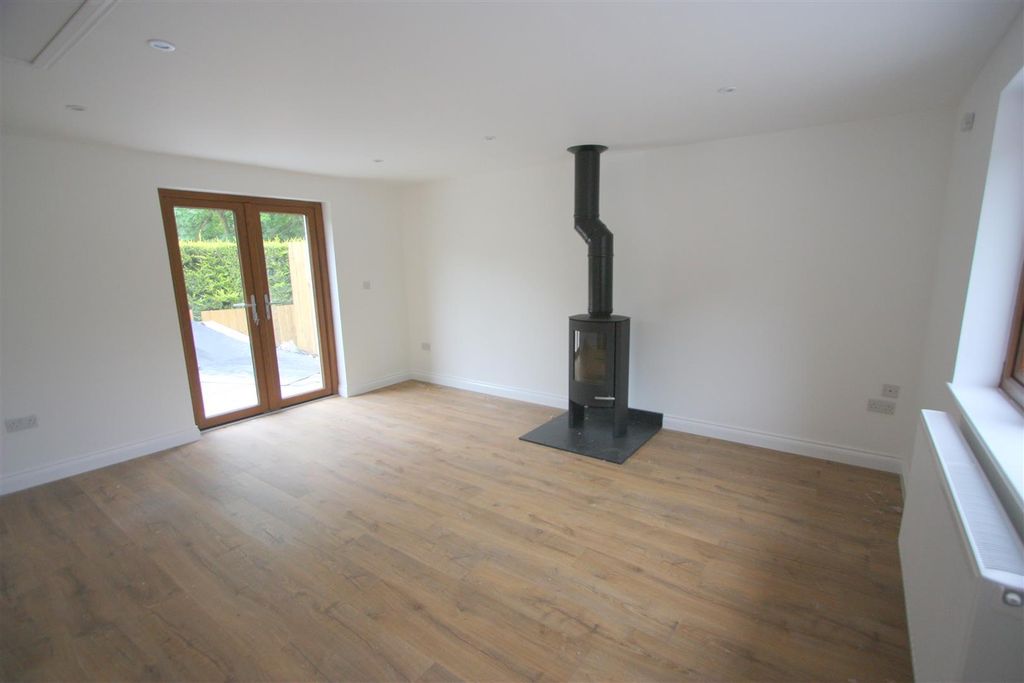 Property photo 2 of 11 1 Lower Barn Court Lounge
