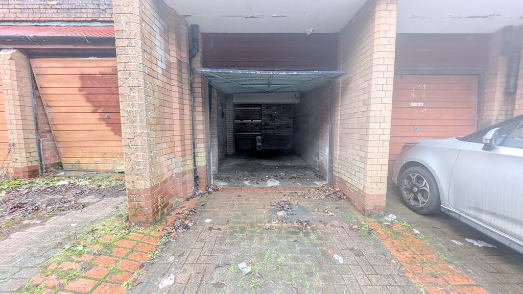 Property photo 2 of 5 Garage