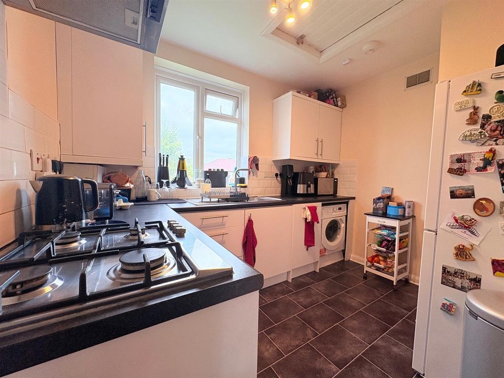 Property photo 3 of 8 3.Jpg