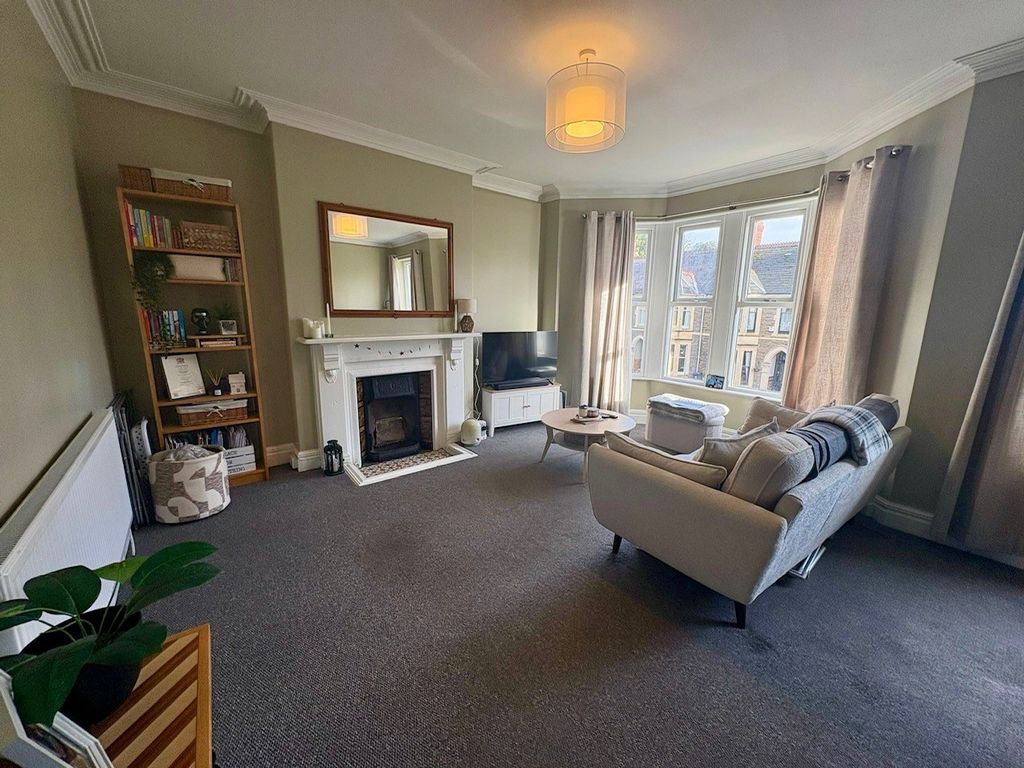 Property photo 1 of 8 Living Room