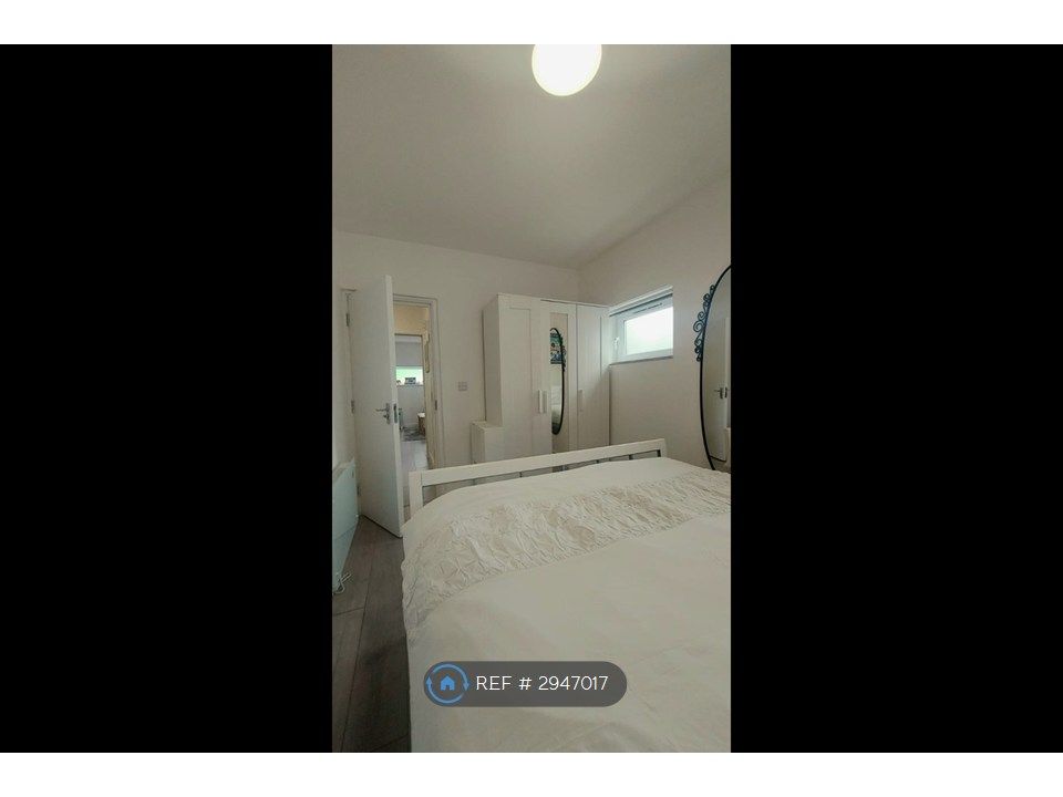 Property photo 3 of 16 The Luxury Boutique Bedroom
