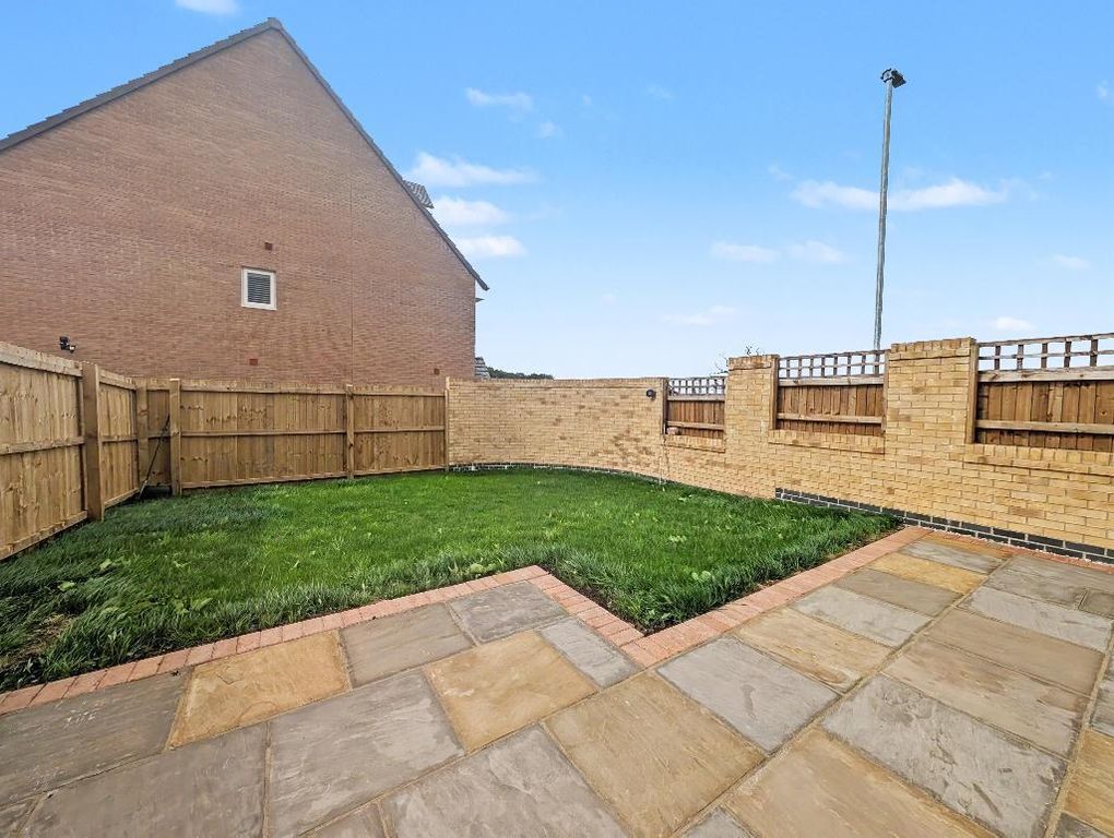 Property photo 3 of 25