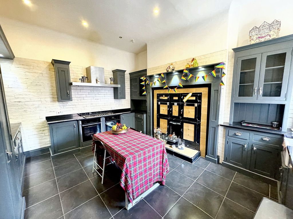 Property photo 3 of 32