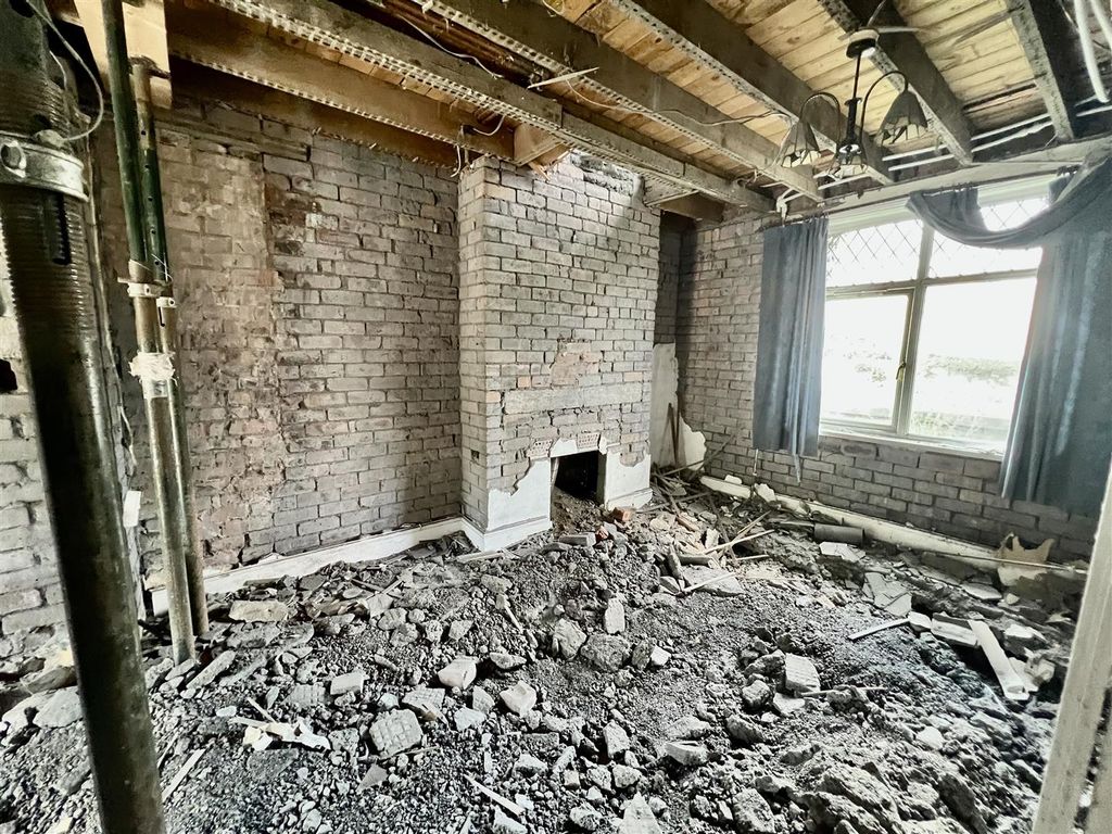 Property photo 2 of 17 Lounge
