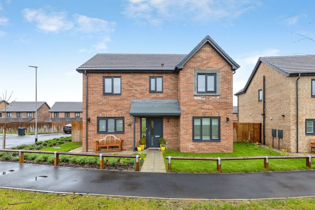 Property photo 2 of 26