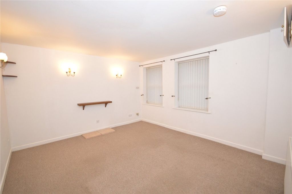 Property photo 3 of 9 Picture No. 01