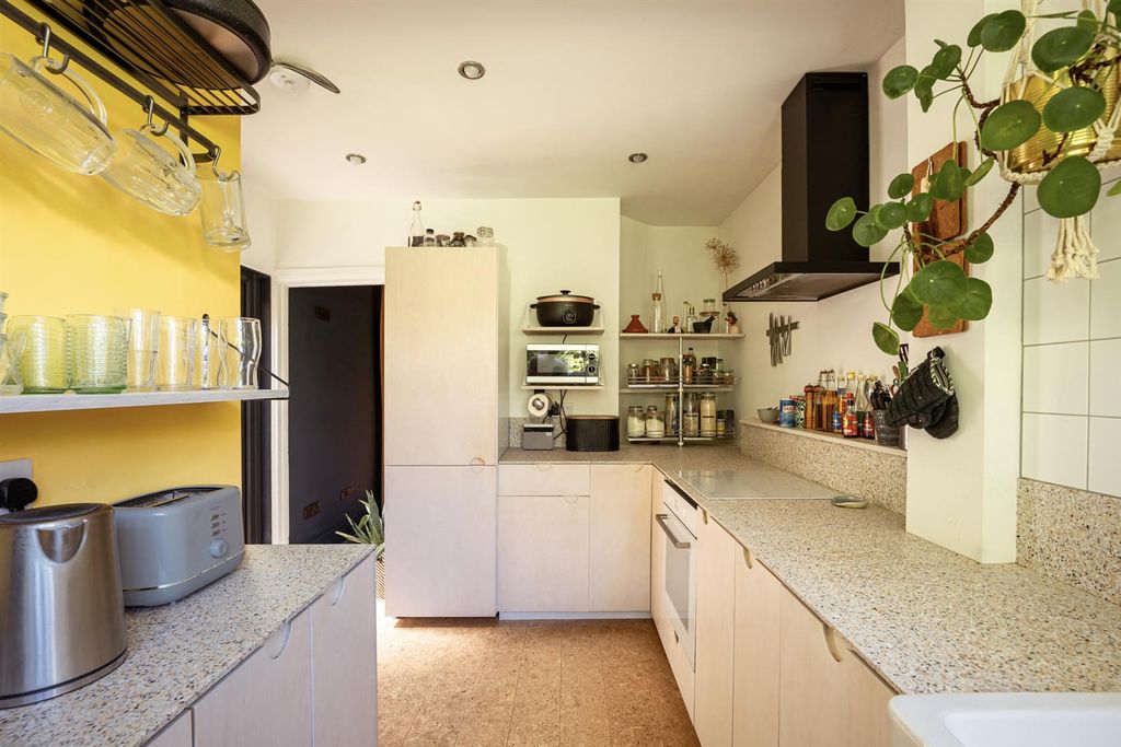 Property photo 2 of 21 27-Kitchen_2.Jpg