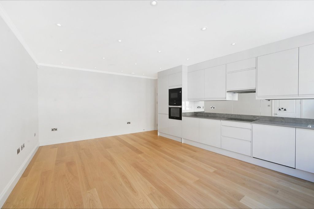 Property photo 3 of 15 Kitchen/Dining Room