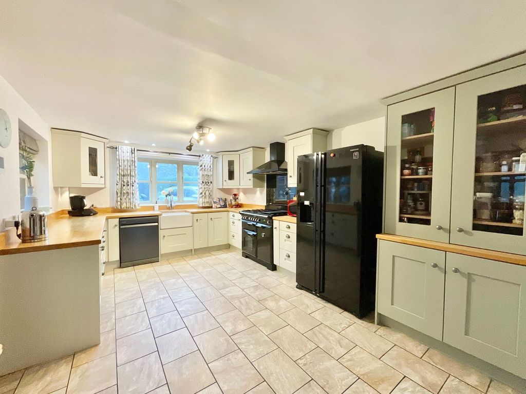 Property photo 2 of 36